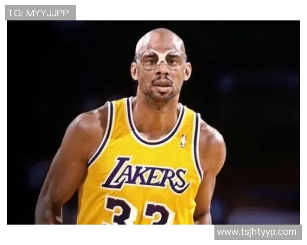 卡里姆阿卜杜尔贾巴尔在文学与篮球领域的双重艺术探索与成就