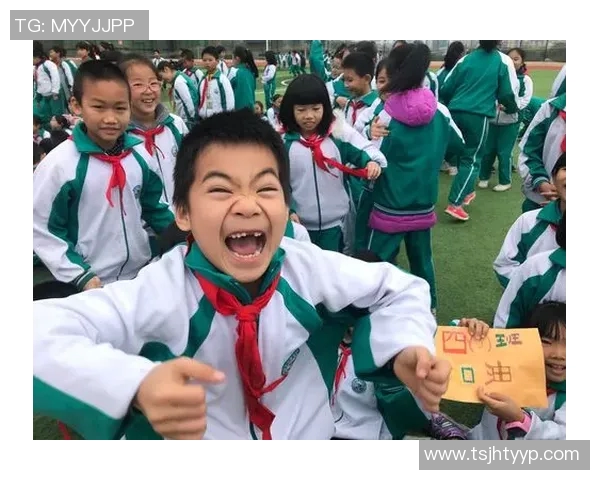 足球明星手办装饰品打造个性空间让你的家充满运动激情与偶像魅力